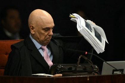 Moraes vota por condenar Bolsonaro e mais 7 réus pela trama golpista