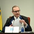 Zanin vota em defesa de Bíblias em bibliotecas públicas