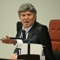 Na véspera de seu voto, Fux tensiona sessão e se reafirma como contraponto a Moraes