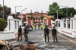 Exército nepalês controla Katmandu após protestos violentos