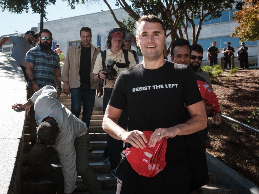 Morte de Charlie Kirk expõe a extrema polarização política nos EUA