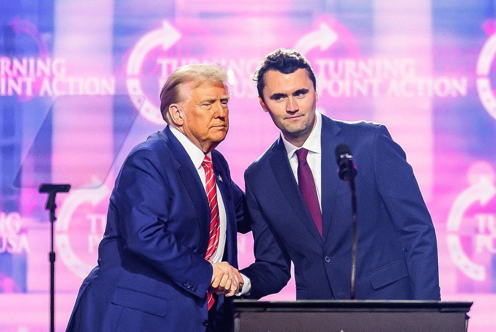Quem é Charlie Kirk, influenciador pró-Trump morto em universidade