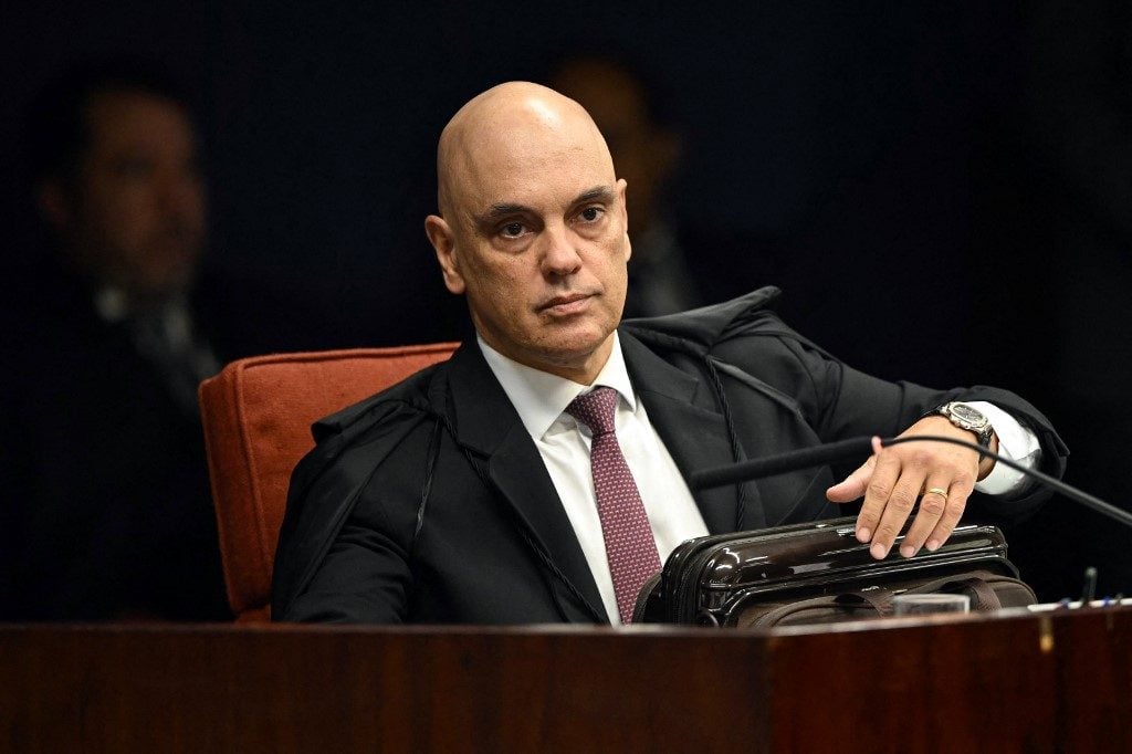 Moraes mostra vídeo de Bolsonaro ameaçando o STF para rebater Fux