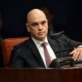 Moraes mostra vídeo de Bolsonaro ameaçando o STF para rebater Fux