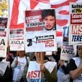 Médicos e universitários protestam contra vetos de Milei à saúde