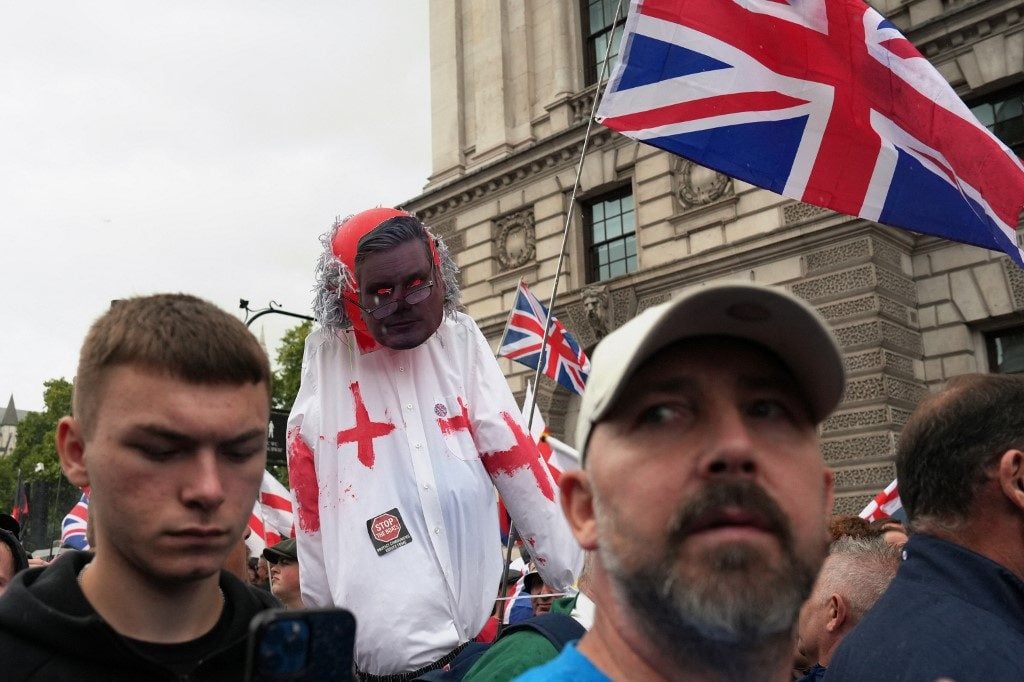 Governo britânico denuncia ‘linguagem incendiária’ de Musk em protesto em Londres