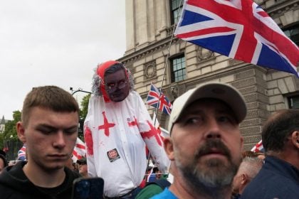 Governo britânico denuncia ‘linguagem incendiária’ de Musk em protesto em Londres