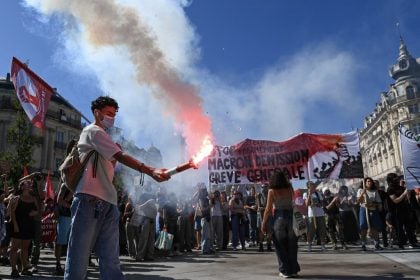 França tem novo dia de protestos contra política fiscal do governo Macron
