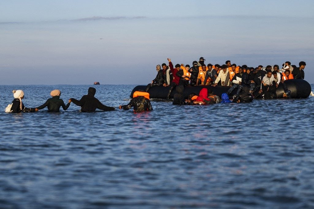 França resgata quase 400 migrantes no Canal da Mancha neste fim de semana