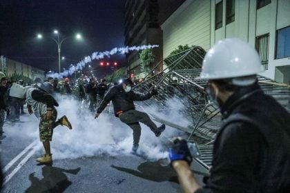 No Peru, protestos contra o governo têm ao menos 19 pessoas feridas