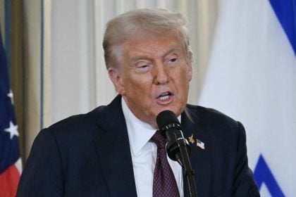 Trump apresenta plano de paz para Gaza que prevê liberação de reféns, anistia e EUA como ‘supervisor’