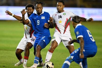 Fifa sanciona El Salvador por gritos racistas de seus torcedores em jogo contra Suriname
