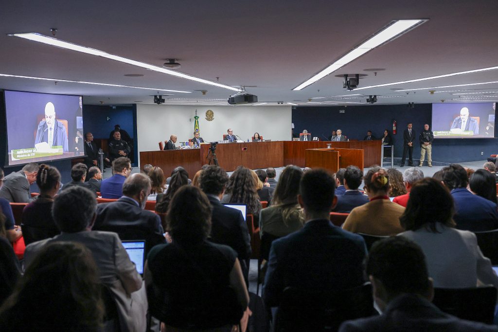 Quem são os deputados que foram ao STF acompanhar de perto o 1º dia de julgamento de Bolsonaro