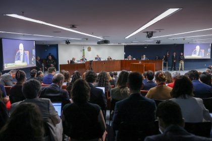 Quem são os deputados que foram ao STF acompanhar de perto o 1º dia de julgamento de Bolsonaro
