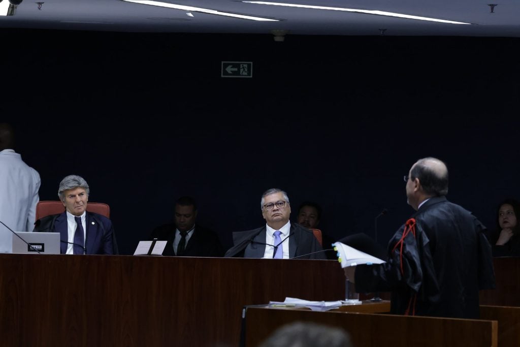 Defesas miram delação de Cid e alegam cerceamento no 2º dia do julgamento