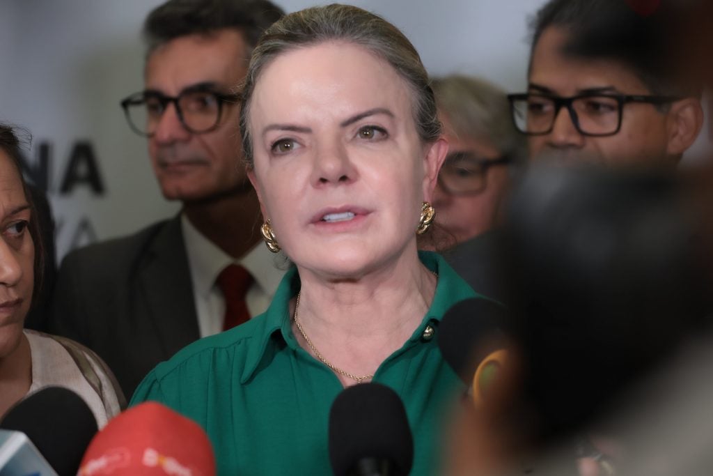 Gleisi reage após EUA sugerir uso de força militar contra o Brasil: ‘inadmissível’