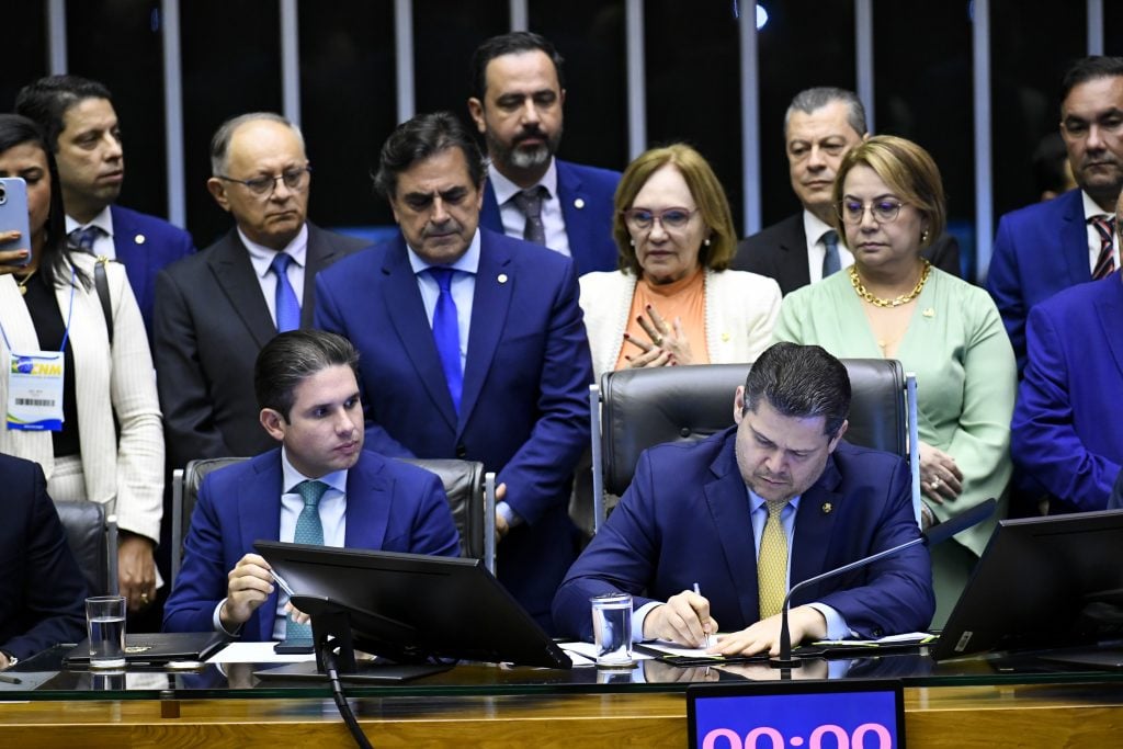 Congresso promulga PEC com novas regras para o pagamento de precatórios