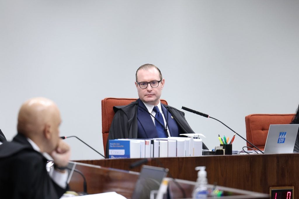 STF está a 1 voto de declarar competência exclusiva para autorizar buscas no Congresso