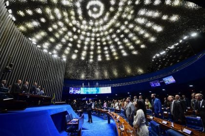 Aumento de pena para quem fornece droga ou bebida a menor de 18 anos entra na pauta do Senado