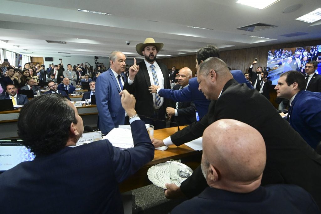 OAB promete acionar Justiça após confusão na CPMI do INSS