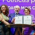 Lula sanciona a lei que amplia licença-maternidade em caso de internações após o parto; veja o que muda