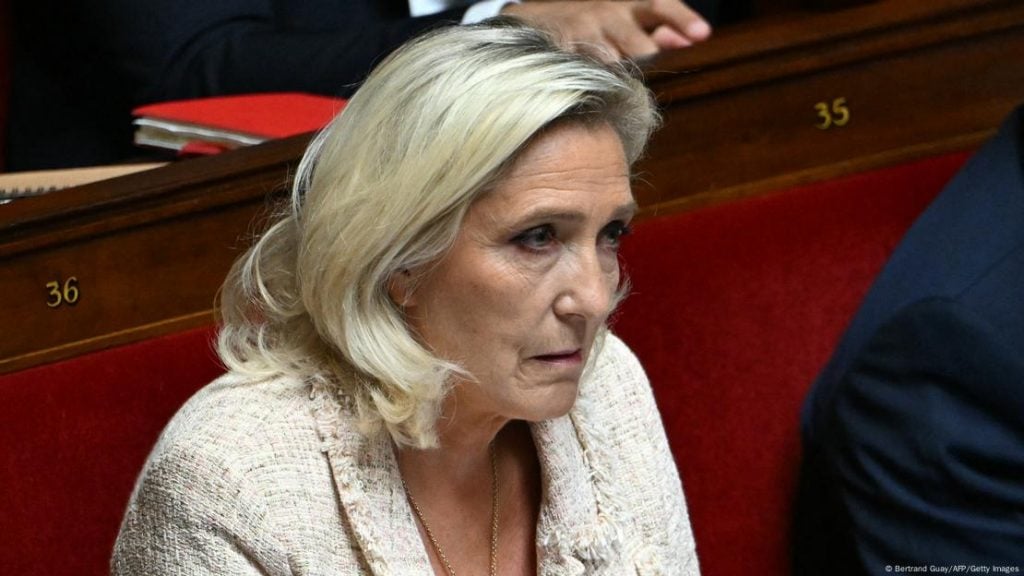 Com futuro político em risco, líder da extrema-direita francesa Marine Le Pen volta a enfrentar a Justiça
