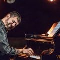 André Mehmari lança disco de ópera baseado em um conto de Machado de Assis