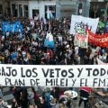Argentinos marcham contra vetos de Milei a fundos para educação e saúde