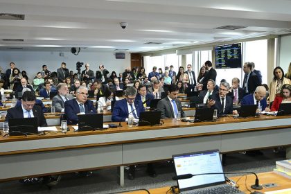 PEC da Blindagem é enterrada na CCJ do Senado, impondo derrota ao Centrão