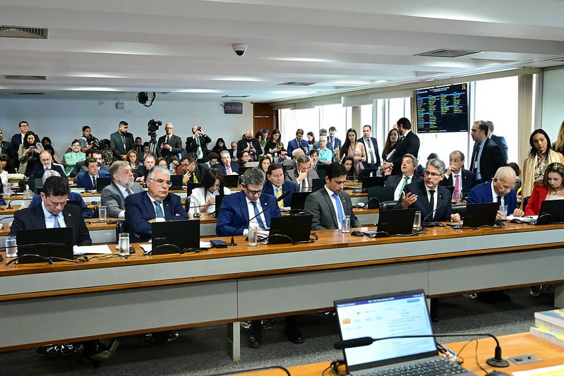 PEC da Blindagem é enterrada na CCJ do Senado, impondo derrota ao Centrão