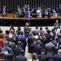 Partidos com ministérios dão 181 votos para acelerar anistia a golpistas