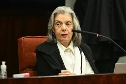 Cármen Lúcia enterra mais um habeas corpus que tentava livrar Bolsonaro da prisão