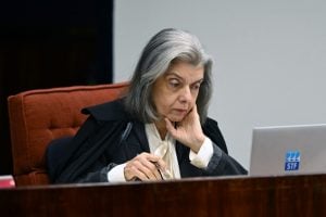 Cármen Lúcia repudia censura e cassa decisão que derrubou matéria sobre ex-governador do Amazonas