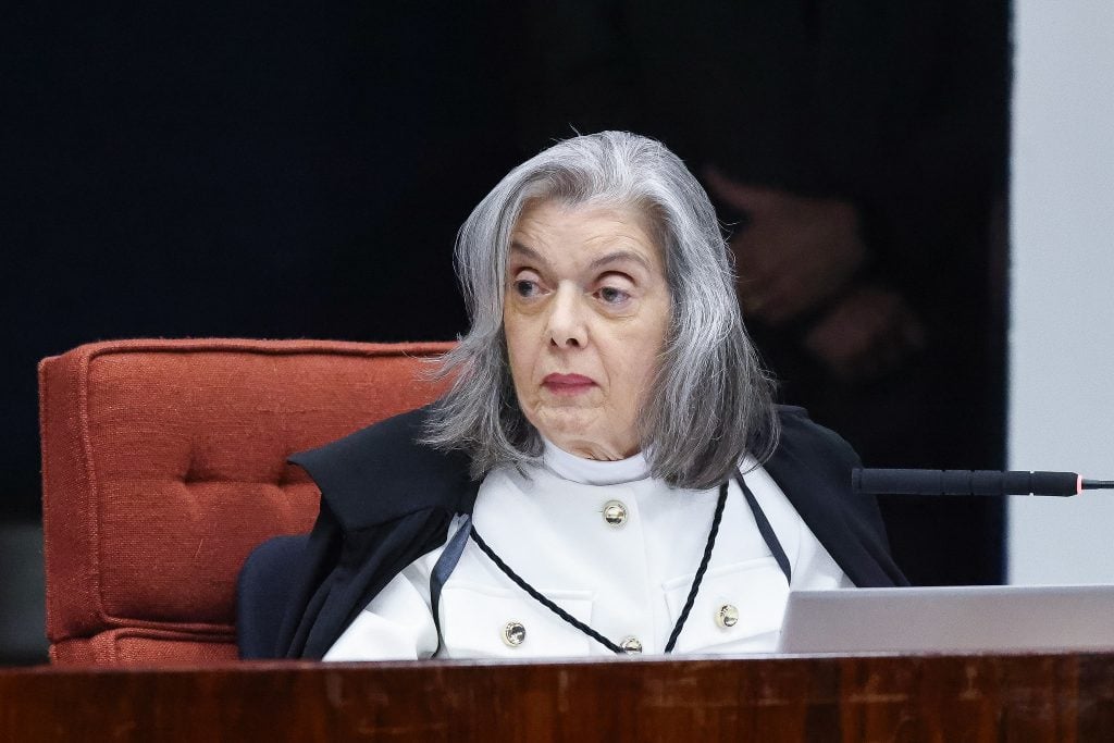 Cármen Lúcia vota contra pedido para anular a investigação do golpe