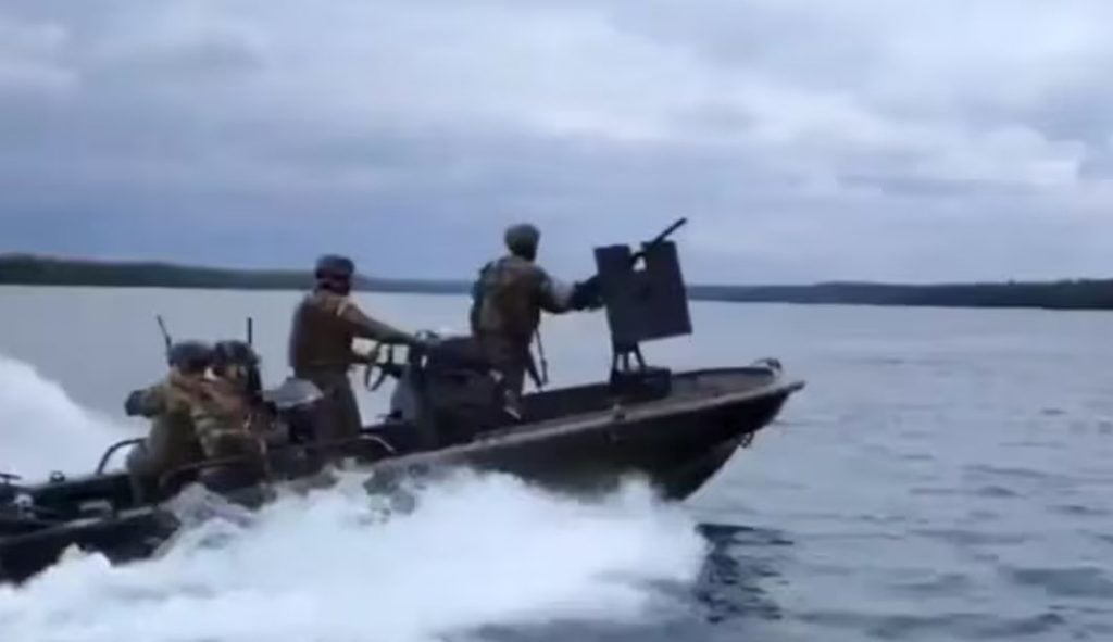Marinha da Colômbia atira por engano contra barco de prefeita e mata funcionário