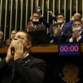 O que diz o novo projeto do PL para anistiar Bolsonaro e recolocá-lo nas urnas em 2026