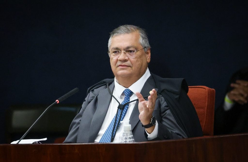 Por que Dino defendeu 31 anos de prisão para Bolsonaro, mas cedeu