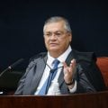 Por que Dino defendeu 31 anos de prisão para Bolsonaro, mas cedeu