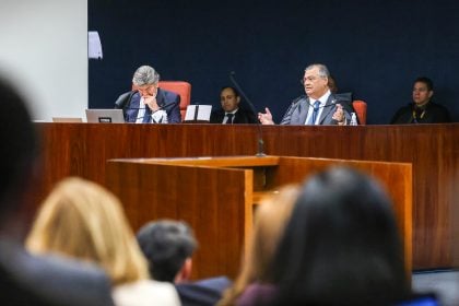 Dino afasta pressão dos EUA sobre o STF: ‘Cartão de crédito e Mickey não mudarão julgamento’