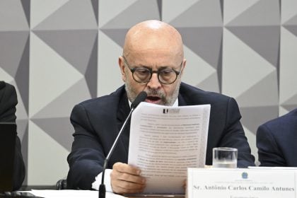 Depoimento do ‘Careca do INSS’ na CPMI tem tumulto e relator fica sem respostas