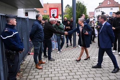 Adolescente de 14 anos é detido na França após esfaquear professora