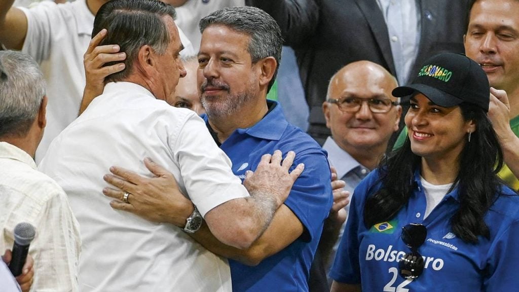 O que Bolsonaro espera de Lira na véspera do julgamento do golpe