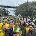De olho no Senado, Carlos Bolsonaro participa de ato ao lado de governador de SC