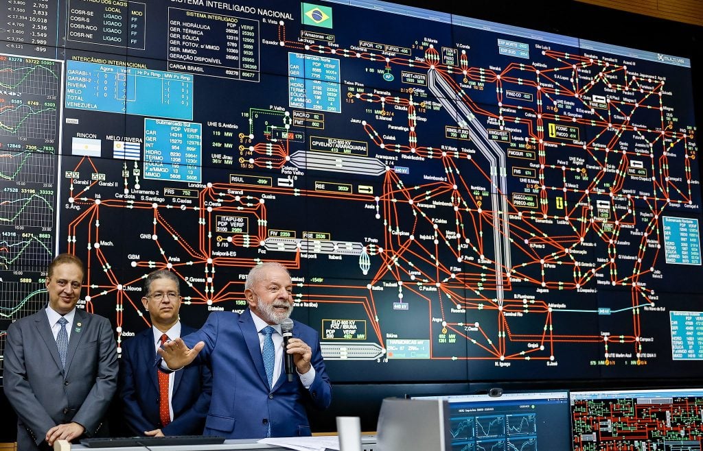Lula interliga Roraima ao sistema elétrico nacional com recado a Trump