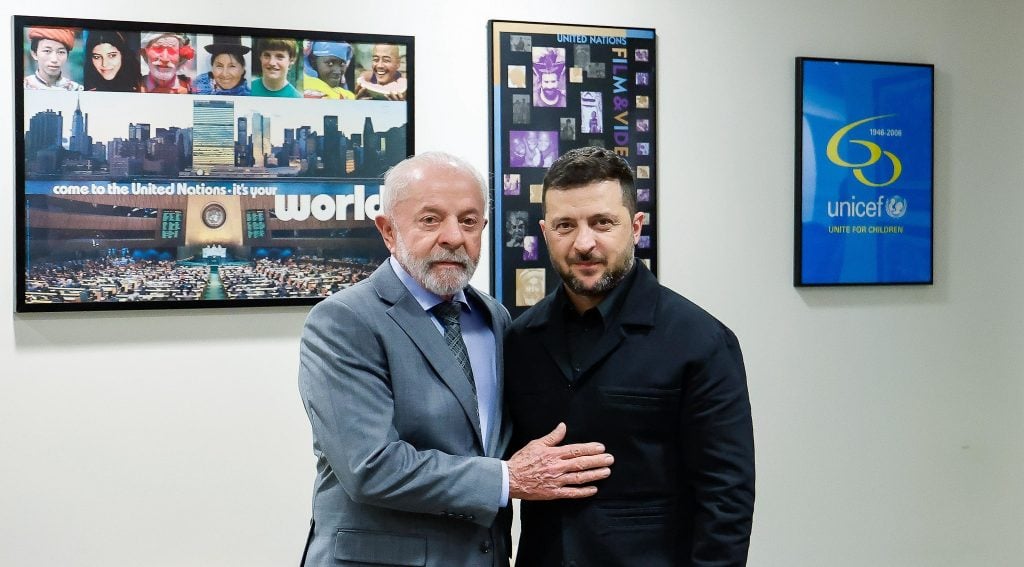 Solução para a guerra deve levar em conta preocupações dos dois lados, diz Lula a Zelensky