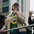 Michelle fala em ‘humilhação’ a Jair Bolsonaro e chora em manifestação na Avenida Paulista