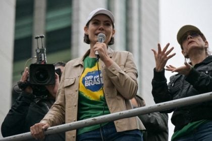 Michelle fala em ‘humilhação’ a Jair Bolsonaro e chora em manifestação na Avenida Paulista
