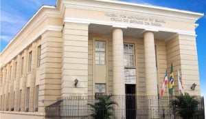 Juiz multa advogado após ser chamado de covarde e irresponsável