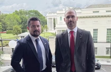 PGR denuncia Eduardo e Paulo Figueiredo por coação para beneficiar Jair Bolsonaro