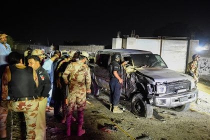 Estado Islâmico reivindica atentado suicida em comício no Paquistão